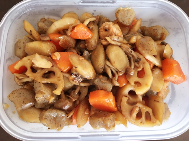 夕食のお裾分け、明日の弁当に持っていく。